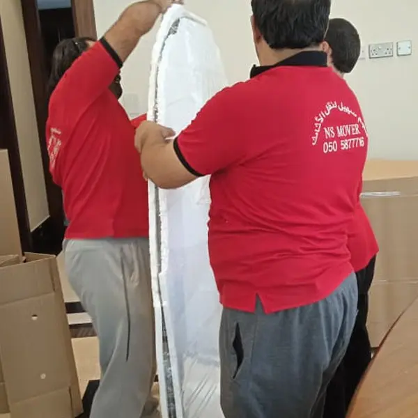 glass and fragile items packing