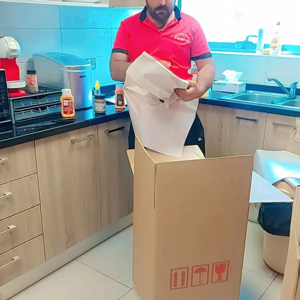 kitchen items packing in boxes